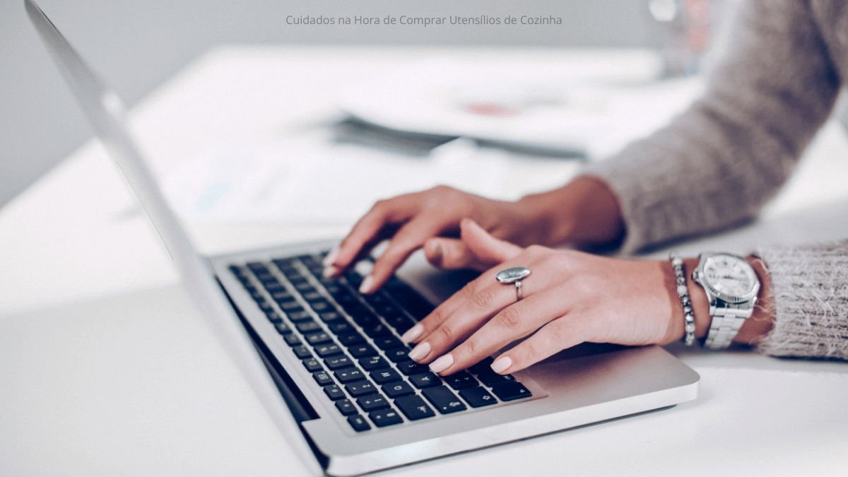 Como escolher utensílios de cozinha online: análise de reviews e detalhes do produto.